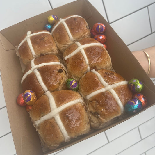 Hot Crossed Buns (Traditional Fruit)